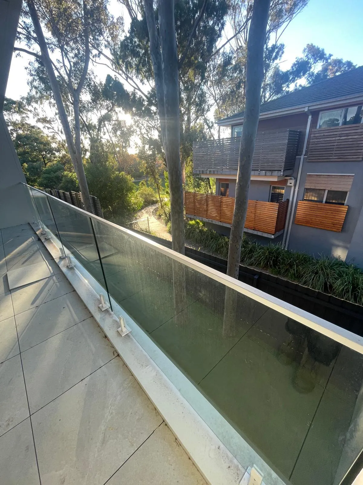 Frameless glass balustrade on a stairwell, daylight